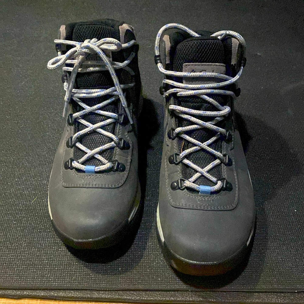 Columbia newton ridge plus Omni grip hiking boot  9.5